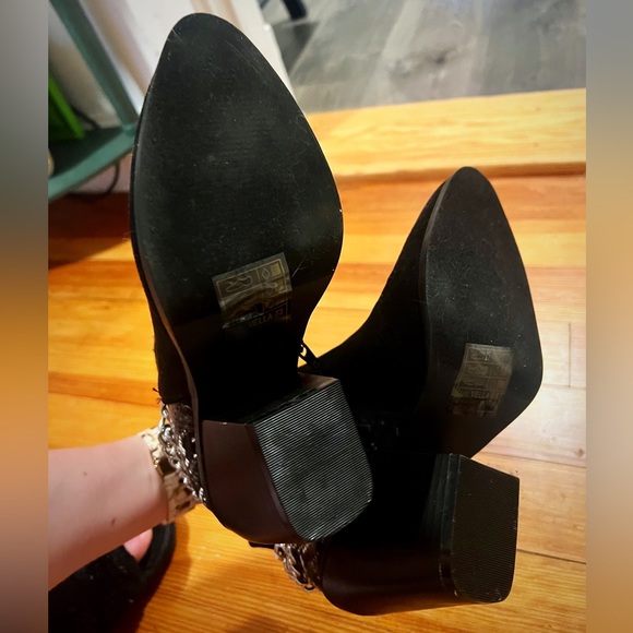 Worn once: multi texture black bootie with chain detail - Picture 4 of 5